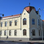 A város egyik meghatározó eleme, a Dunaszerdahelyi Járásbíróság 2019-re felújított épülete
